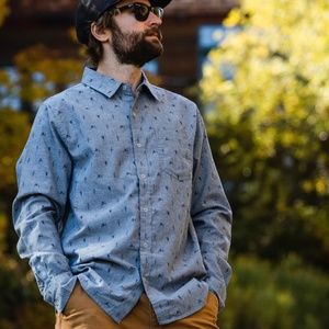 Ski The East Button Down Shirt Size Medium Navy Showboat Print